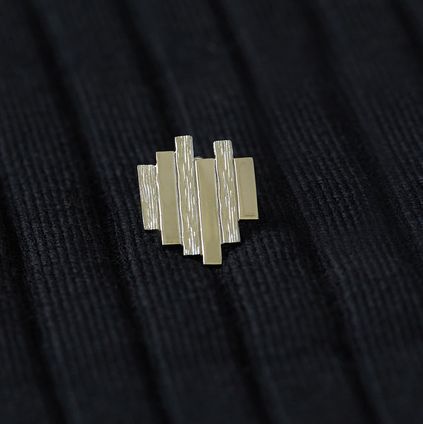 Men's Defining Lines Lapel Pin